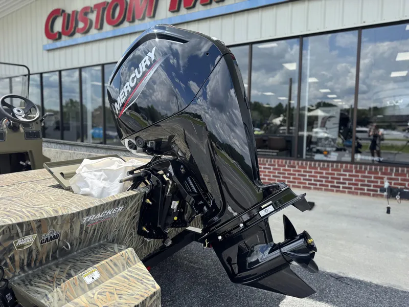 Slide: The Image of Tracker Grizzly 1860 CC 2026 - 2