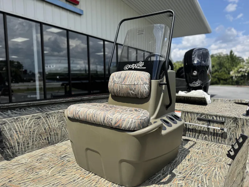 Slide: The Image of Tracker Grizzly 1860 CC 2026 - 5