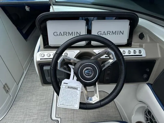 Slide: The Image of Crownline Boats 250 XSS 2024 - 7