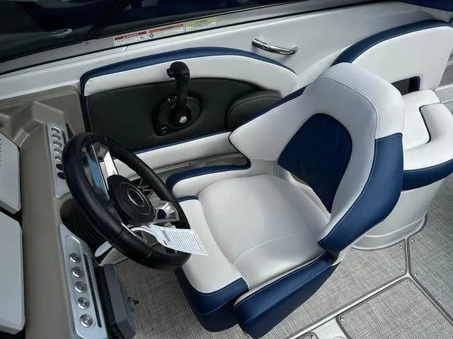 Slide: The Image of Crownline Boats 250 XSS 2024 - 8