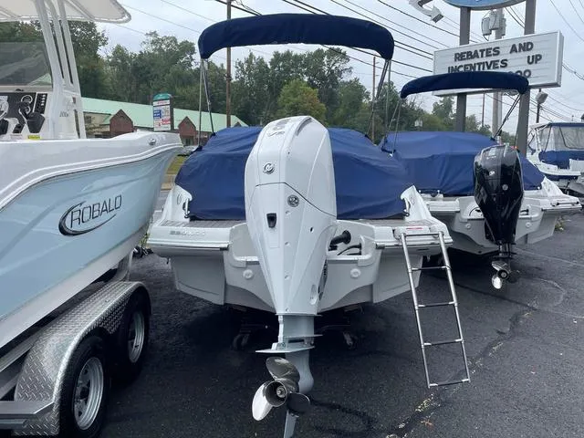 Slide: The Image of Crownline Boats 250 XSS 2025 - 5