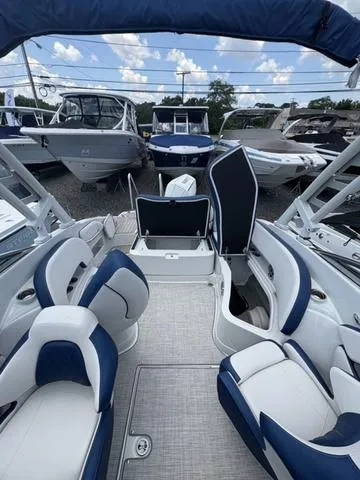 Slide: The Image of Crownline Boats Eclipse E260 XS 2025 - 10
