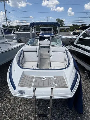 Slide: The Image of Crownline Boats Eclipse E260 XS 2025 - 4