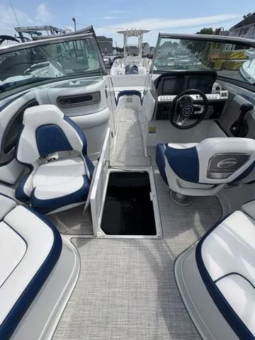 Slide: The Image of Crownline Boats Eclipse E260 XS 2025 - 7