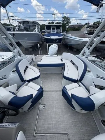 Slide: The Image of Crownline Boats Eclipse E260 XS 2025 - 9
