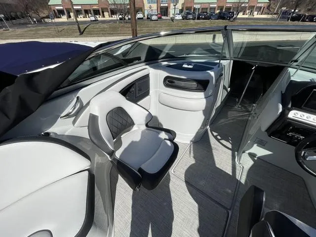 Slide: The Image of Crownline Boats 290 XSS 2025 - 11