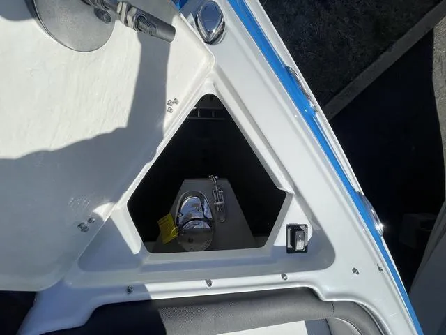 Slide: The Image of Crownline Boats 290 XSS 2025 - 14