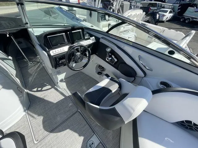 Slide: The Image of Crownline Boats 290 XSS 2025 - 8