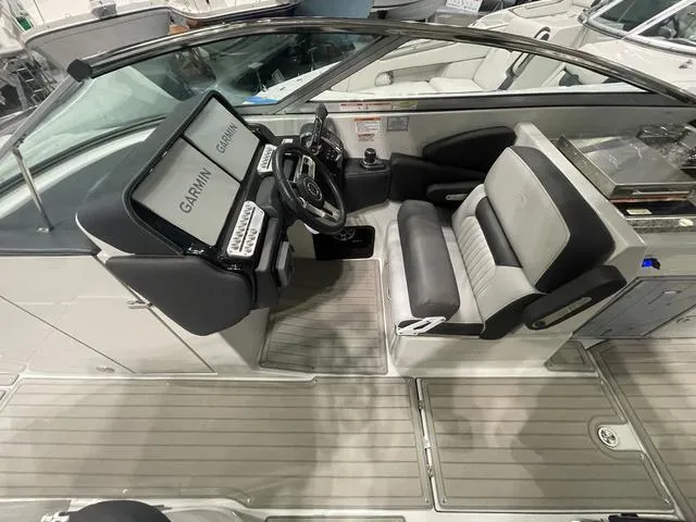 Slide: The Image of Crownline Boats 310 XSS 2025 - 10