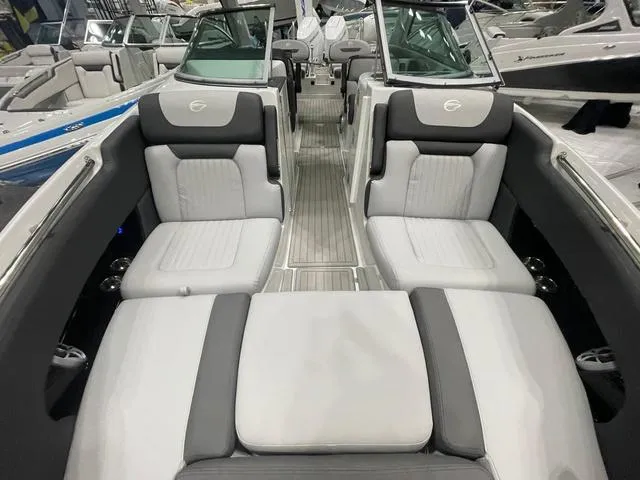 Slide: The Image of Crownline Boats 310 XSS 2025 - 14