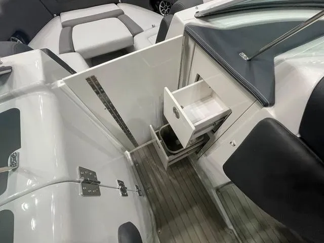 Slide: The Image of Crownline Boats 310 XSS 2025 - 17