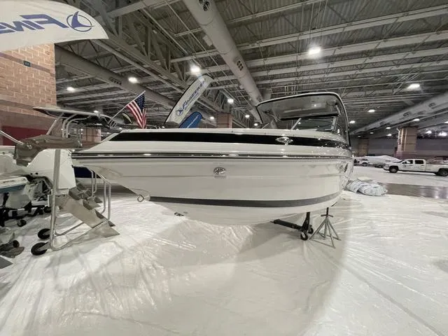 Slide: The Image of Crownline Boats 310 XSS 2025 - 4