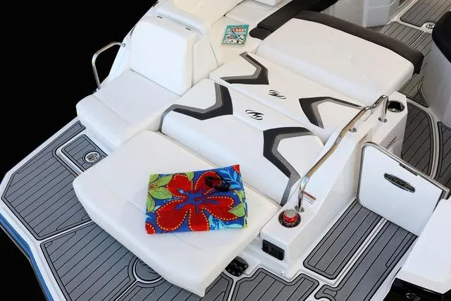 Slide: The Image of Monterey M6 2018 - 27