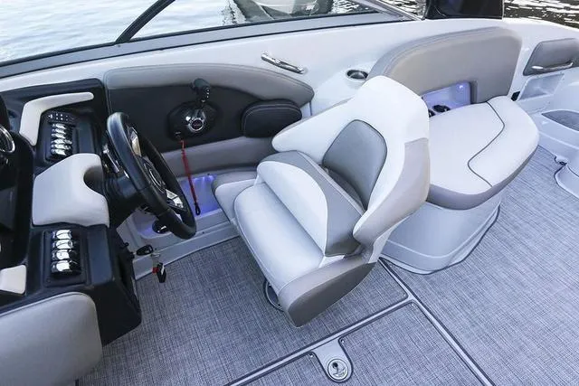 Slide: The Image of Crownline Boats 290 SS 2020 - 24