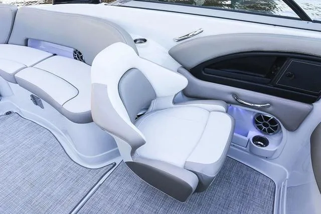 Slide: The Image of Crownline Boats 290 SS 2020 - 25