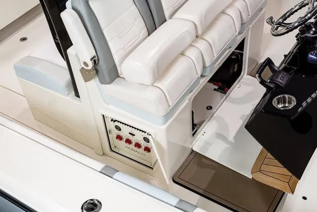 Slide: The Image of Robalo R360 Center Console 2025 - 14