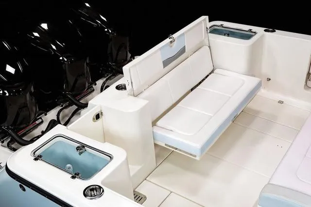 Slide: The Image of Robalo R360 Center Console 2025 - 15