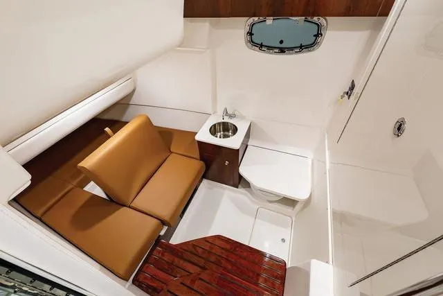 Slide: The Image of Robalo R360 Center Console 2025 - 21