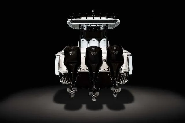 Slide: The Image of Robalo R360 Center Console 2025 - 7