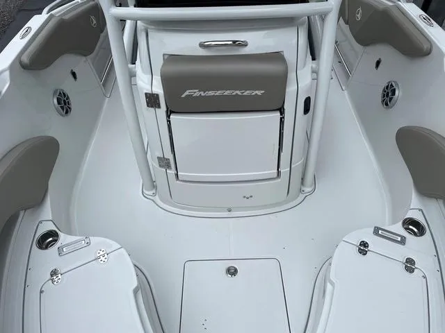 Slide: The Image of Finseeker 220 CC 2024 - 13