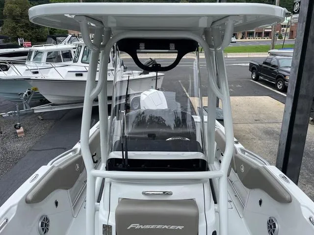 Slide: The Image of Finseeker 220 CC 2024 - 14