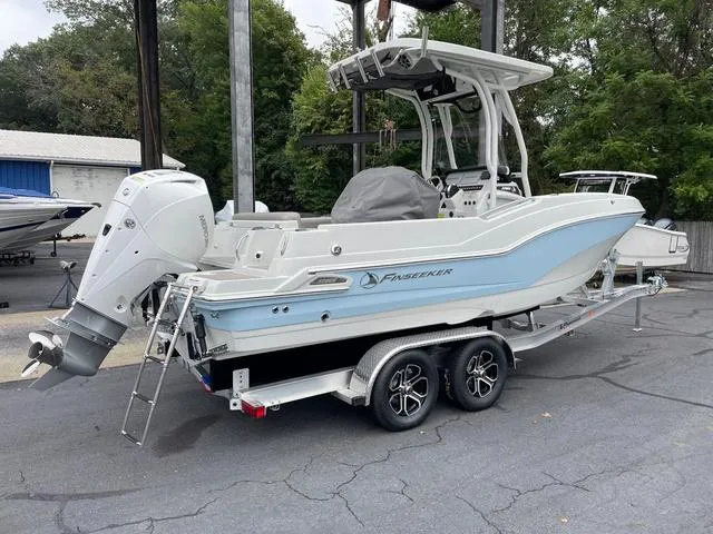 Slide: The Image of Finseeker 220 CC 2024 - 6