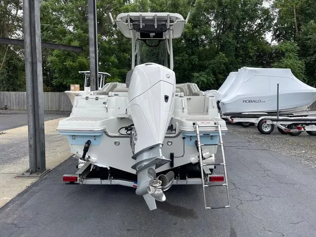 Slide: The Image of Finseeker 220 CC 2024 - 7