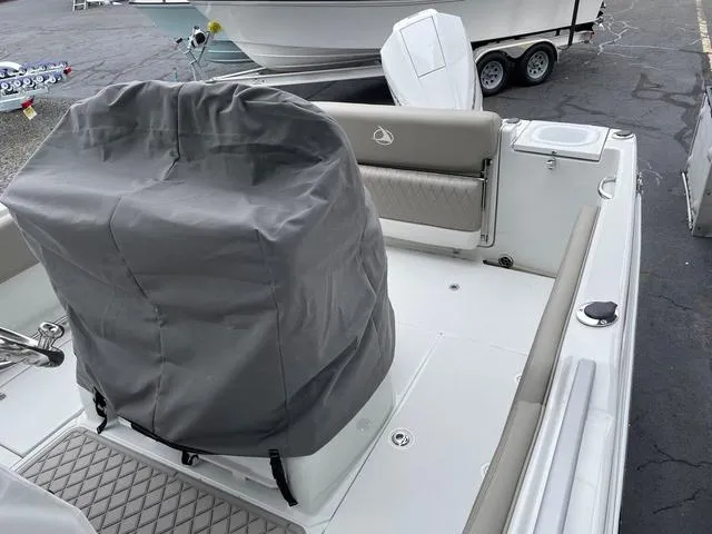 Slide: The Image of Finseeker 220 CC 2024 - 9