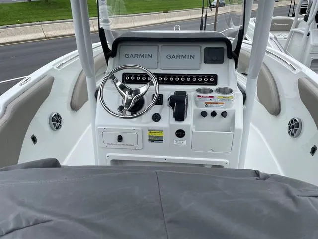 Slide: The Image of Finseeker 230 CC 2024 - 12