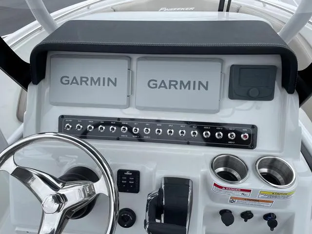 Slide: The Image of Finseeker 230 CC 2024 - 6