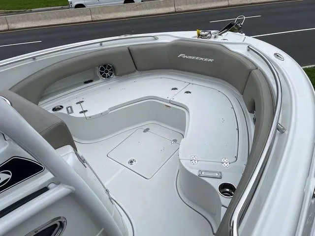 Slide: The Image of Finseeker 230 CC 2024 - 7