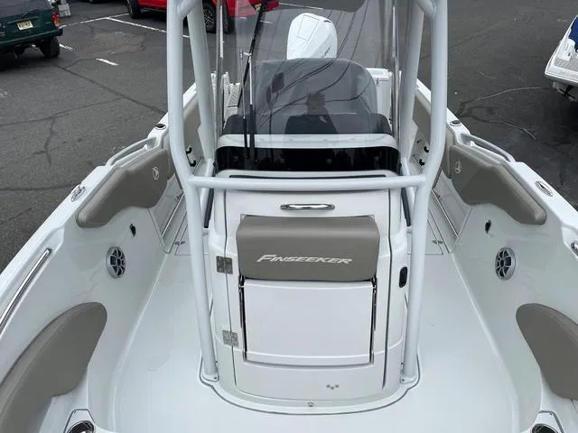 Slide: The Image of Finseeker 230 CC 2024 - 9