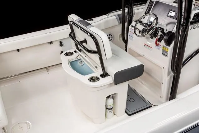 Slide: The Image of Robalo R222 Center Console 2024 - 17