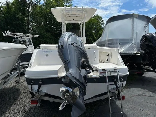 Slide: The Image of Robalo R222 Center Console 2024 - 3