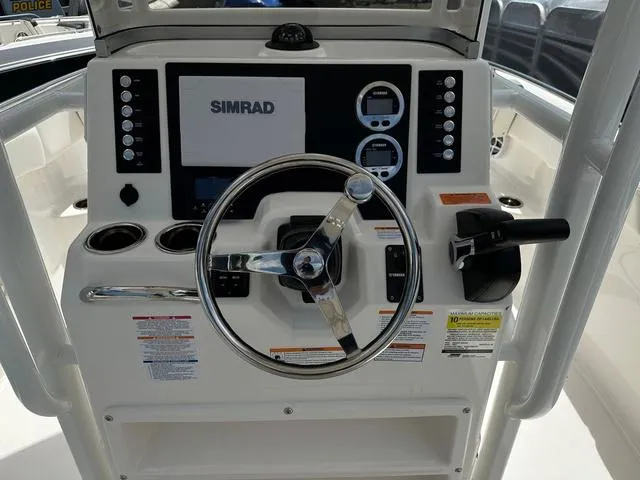 Slide: The Image of Robalo R222 Center Console 2024 - 6