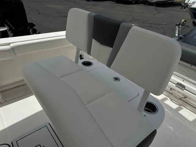 Slide: The Image of Robalo R222 Center Console 2024 - 7