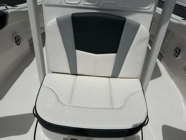 Slide: The Image of Robalo R222 Center Console 2024 - 8