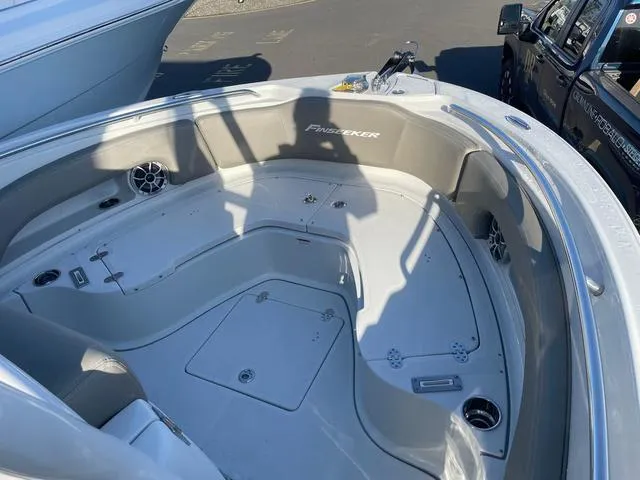 Slide: The Image of Finseeker 220 CC 2024 - 11