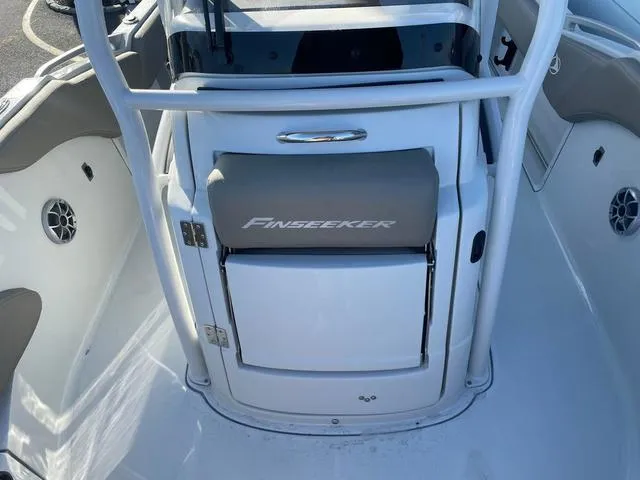Slide: The Image of Finseeker 220 CC 2024 - 13
