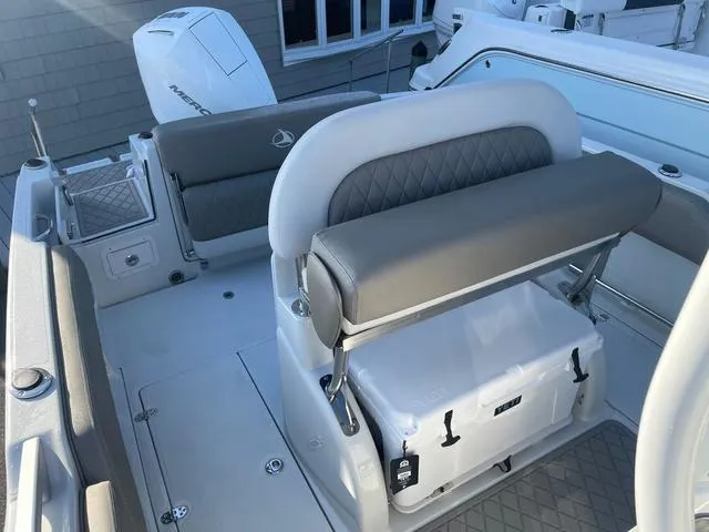 Slide: The Image of Finseeker 220 CC 2024 - 7