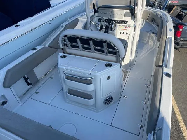 Slide: The Image of Finseeker 220 CC 2024 - 8