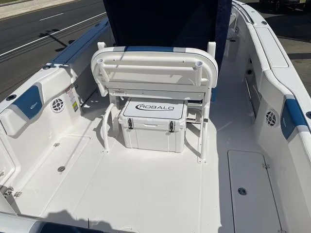 Slide: The Image of Robalo R250 Center Console 2024 - 10
