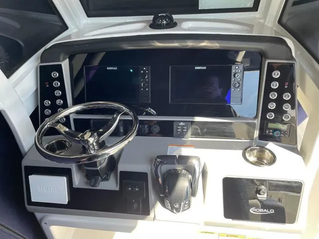 Slide: The Image of Robalo R250 Center Console 2024 - 11