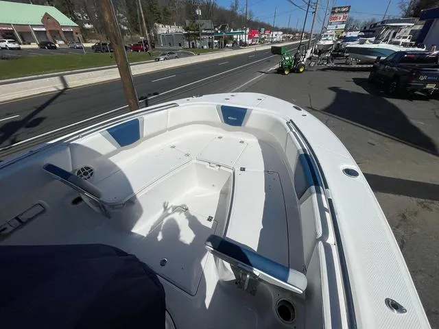 Slide: The Image of Robalo R250 Center Console 2024 - 12