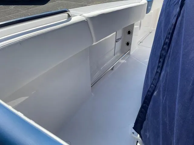 Slide: The Image of Robalo R250 Center Console 2024 - 15
