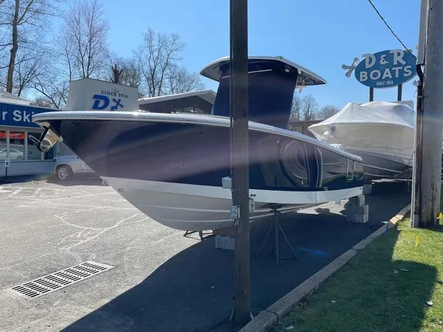 Slide: The Image of Robalo R250 Center Console 2024 - 3