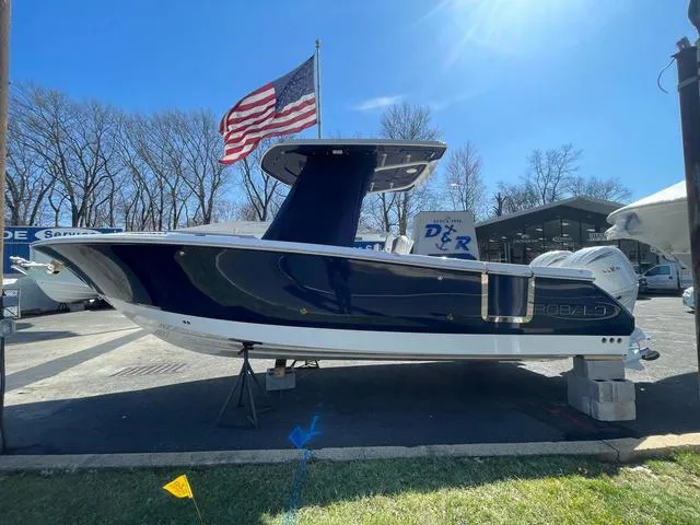 Slide: The Image of Robalo R250 Center Console 2024 - 4