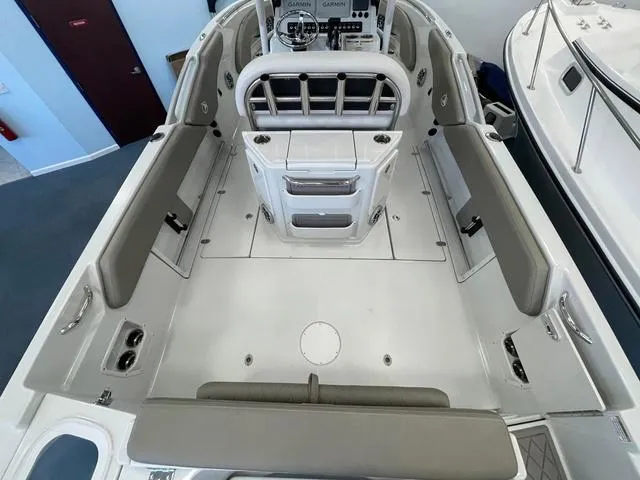 Slide: The Image of Finseeker 230 CC 2024 - 4