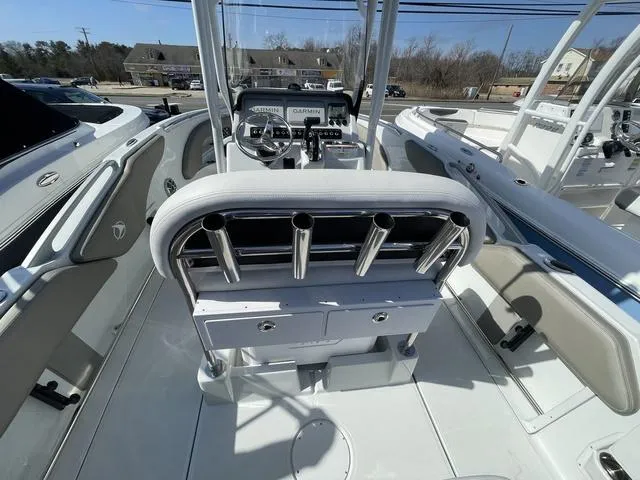 Slide: The Image of Finseeker 210 CC 2025 - 8