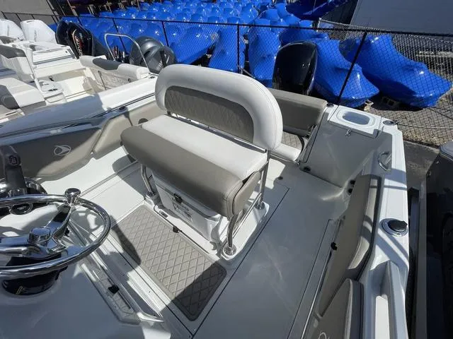 Slide: The Image of Finseeker 210 CC 2025 - 9